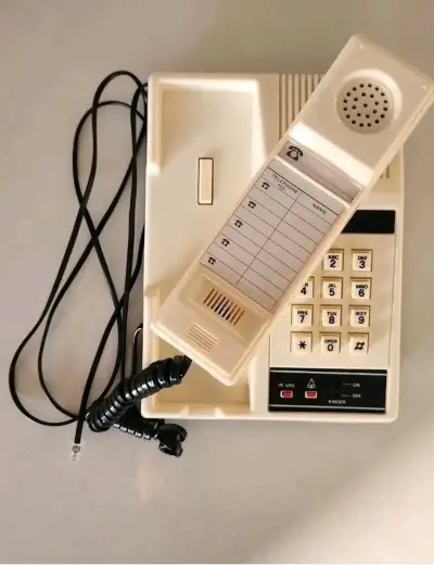 Teléfono de escritorio vintage con cable - miniatura 4