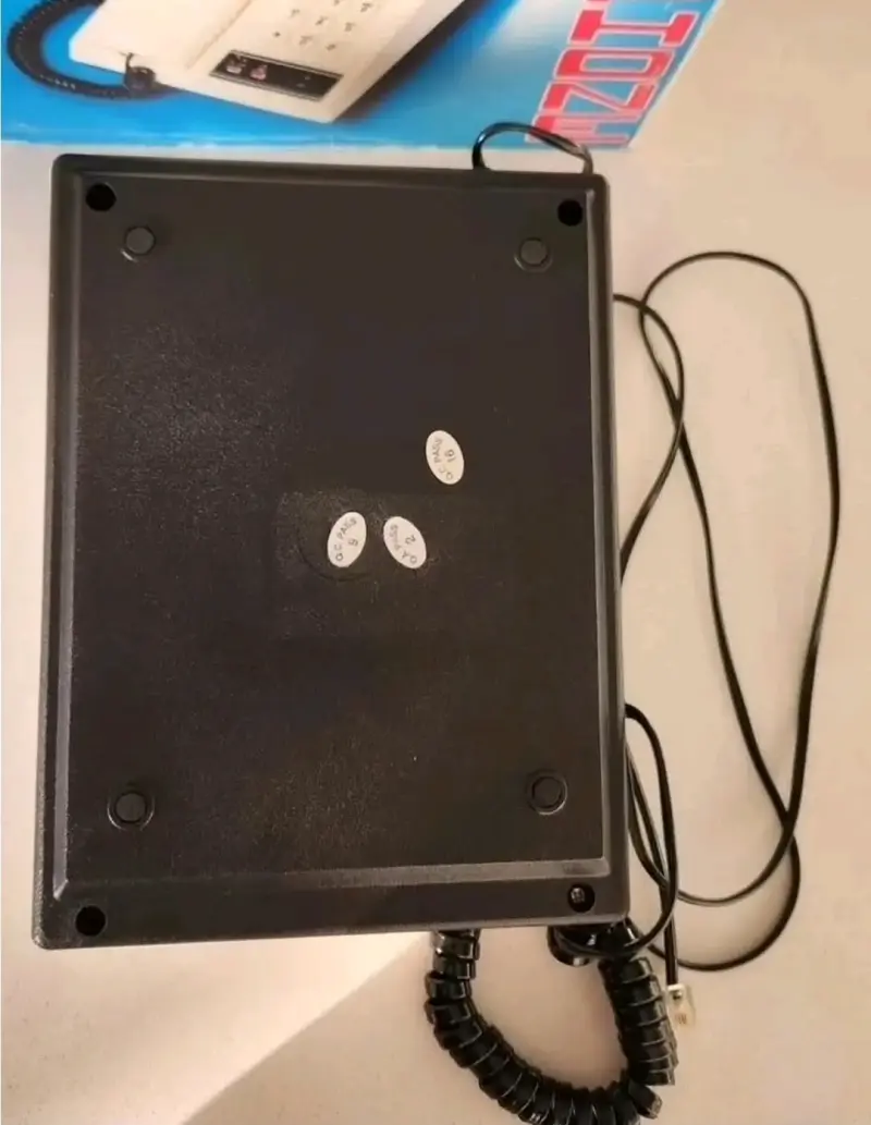 Teléfono de escritorio vintage con cable - 5