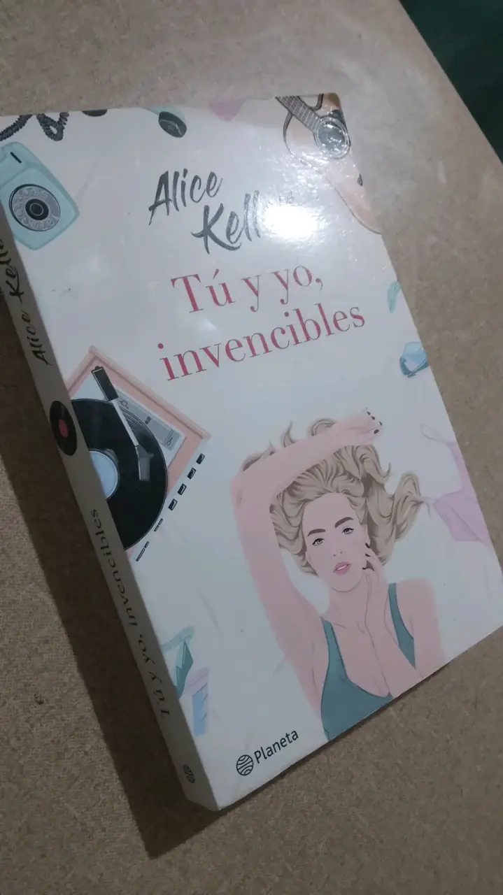 Libro 'Tú y yo, invencibles' de Alice Kellen - 2