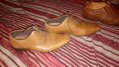 Zapatos de vestir marrones para hombre - miniatura 1