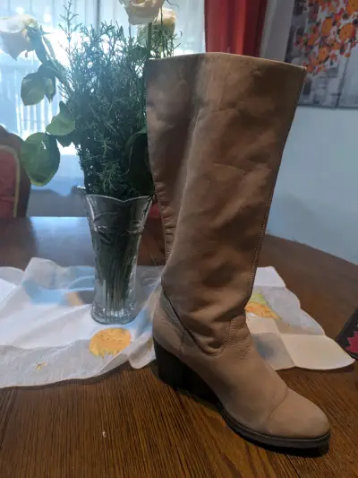 Botas de cuero beige con tacón alto - miniatura 1