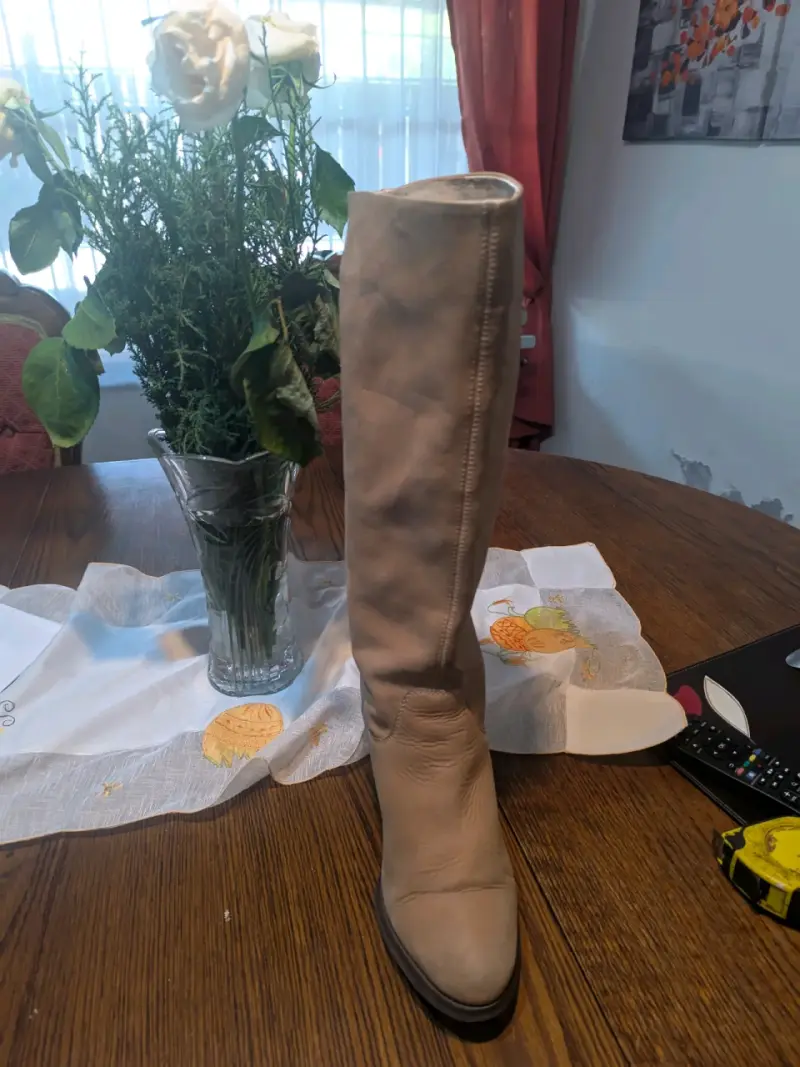 Botas de cuero beige con tacón alto - 2