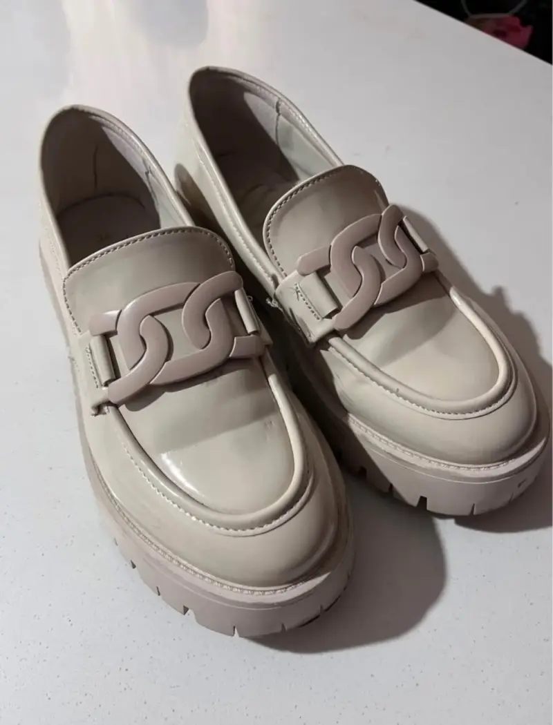 Mocasines beige con suela gruesa para mujer - 1