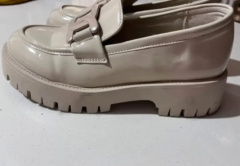 Mocasines beige con suela gruesa para mujer - 3