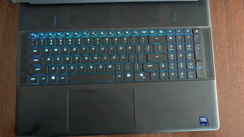Laptop Alienware con teclado retroiluminado - 2