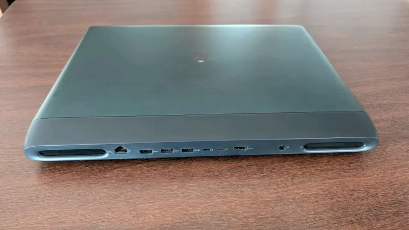 Laptop Alienware con teclado retroiluminado - 4