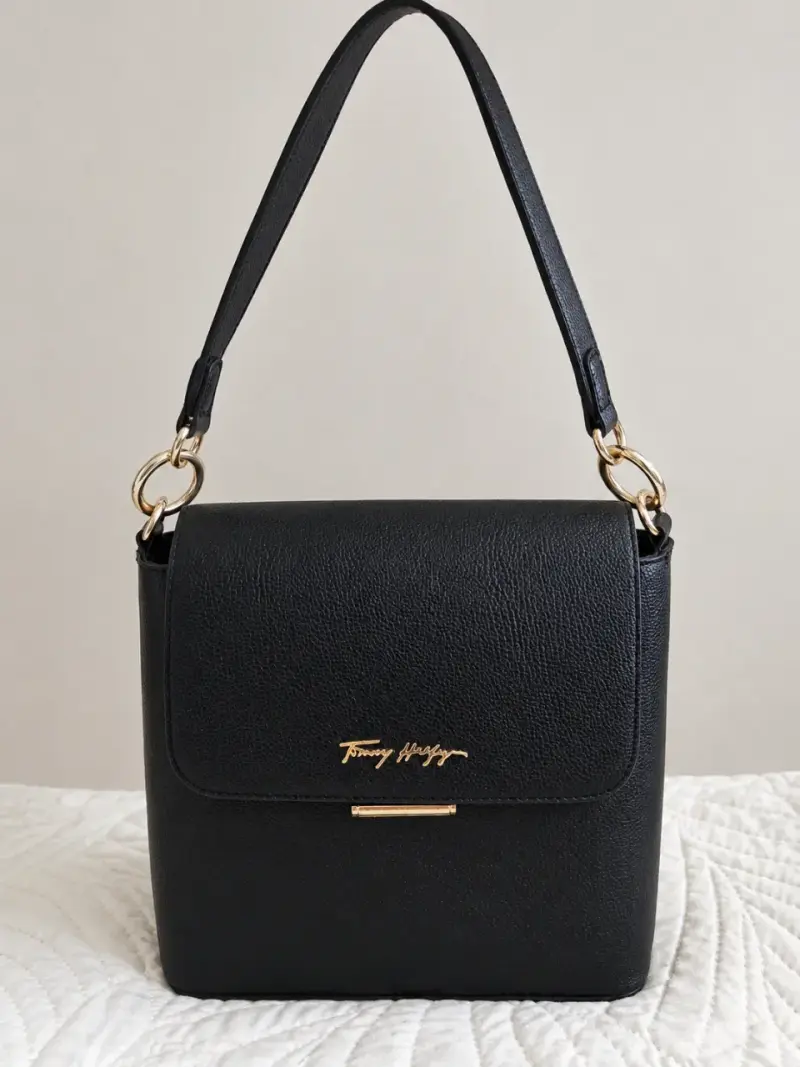 Cartera negra Tommy Hilfiger elegante - 1