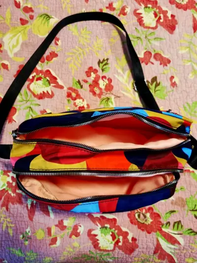 Riñonera Danna multicolor con diseño moderno - miniatura 3