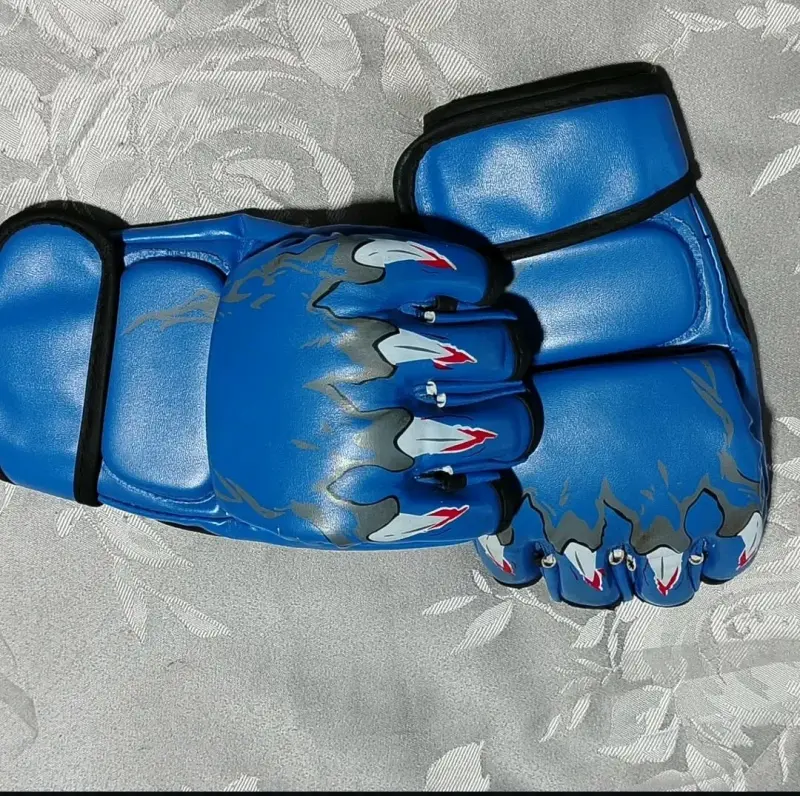 Guantes de MMA azules con diseño de llamas - 1