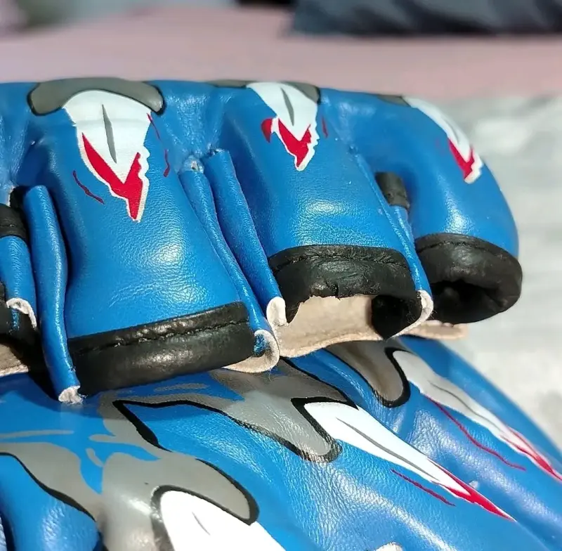 Guantes de MMA azules con diseño de llamas - 3