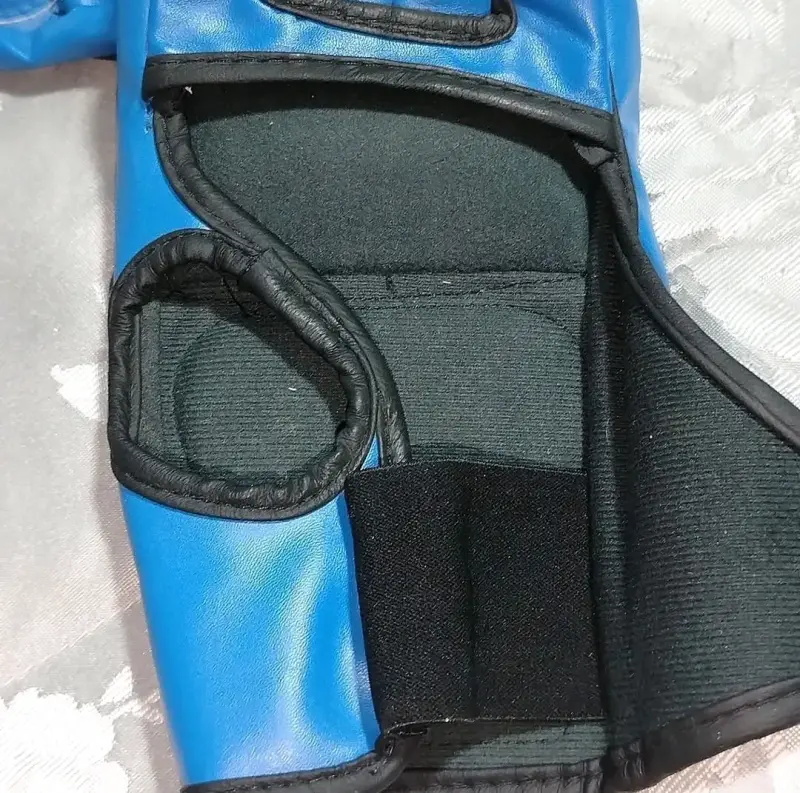 Guantes de MMA azules con diseño de llamas - 4