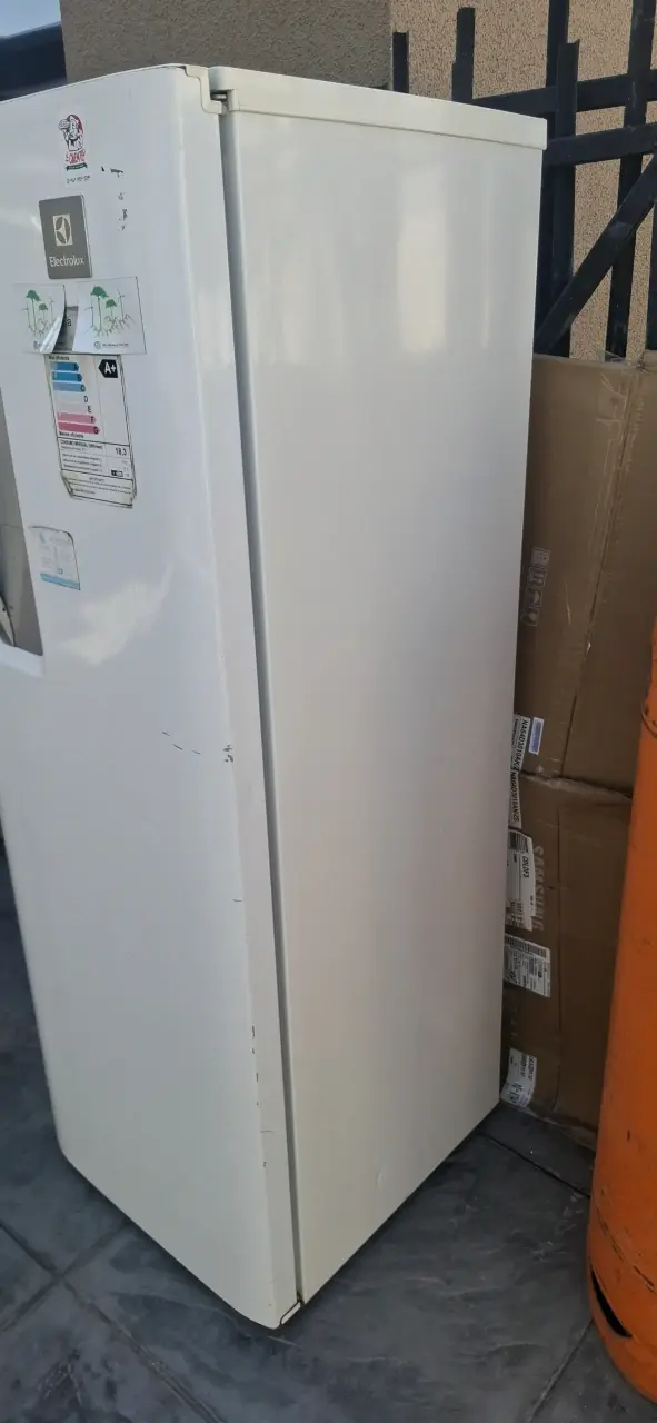 Refrigerador Electrolux blanco en buen estado - 1