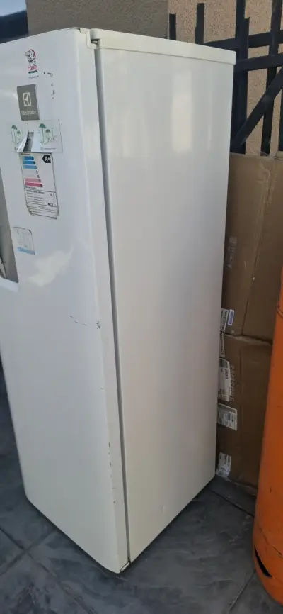 Refrigerador Electrolux blanco en buen estado - miniatura 1