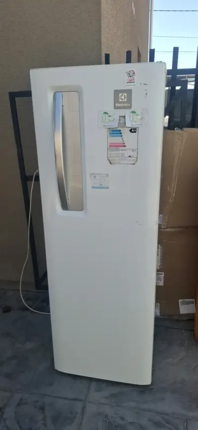 Refrigerador Electrolux blanco en buen estado - miniatura 2
