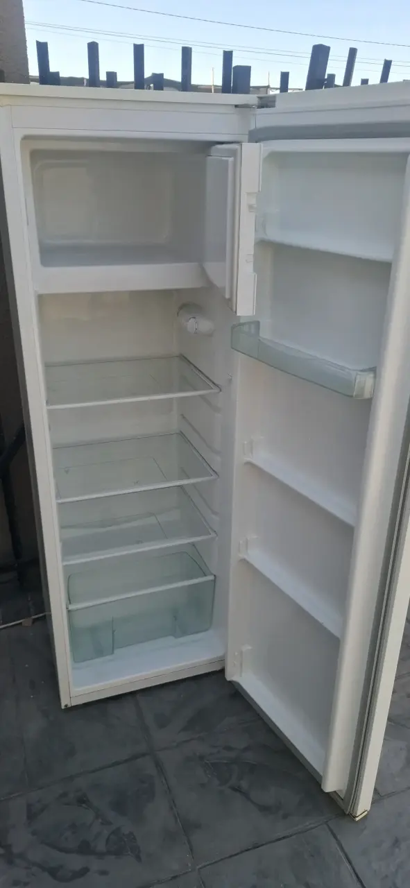 Refrigerador Electrolux blanco en buen estado - 4