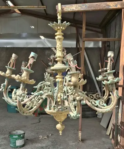 Araña/candelabro de bronce fundido, de inspiración - miniatura 1