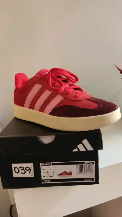 Zapatillas deportivas rojas Adidas Barreda - miniatura 1