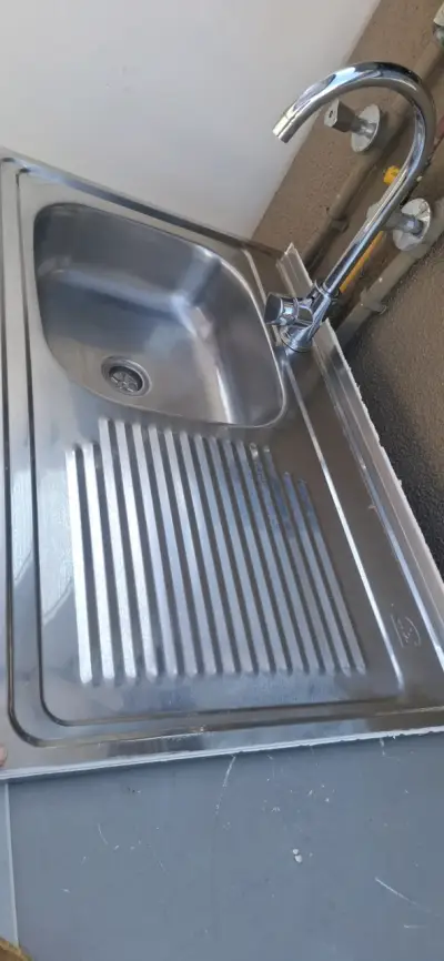 Lavaplatos de acero inoxidable con grifo - miniatura 1