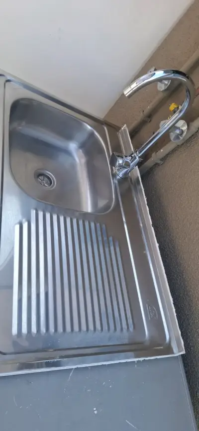 Lavaplatos de acero inoxidable con grifo - miniatura 2