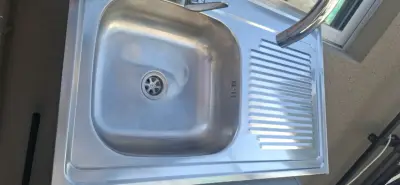 Lavaplatos de acero inoxidable con grifo - miniatura 3