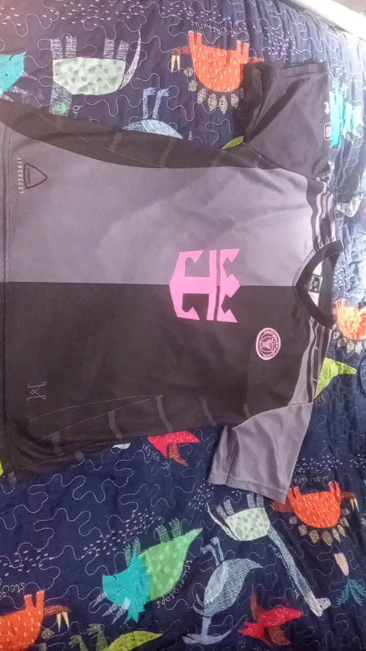 Camiseta deportiva negra y gris de Lionel Messi - 1