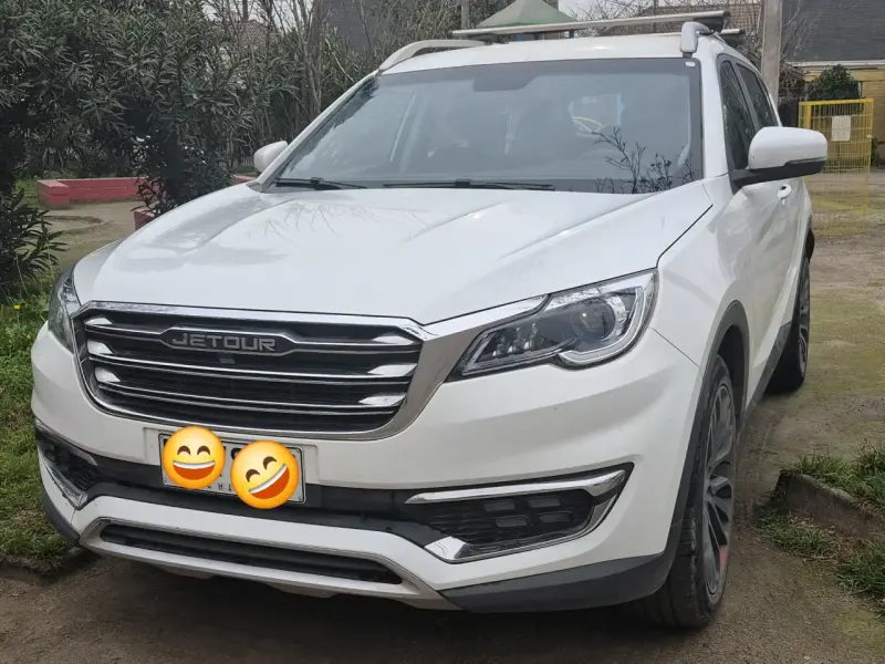 SUV Jetour X70 blanca en buen estado - 1