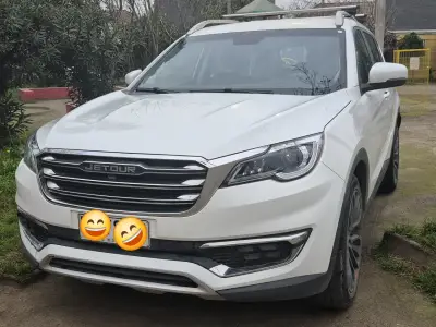 SUV Jetour X70 blanca en buen estado - miniatura 1