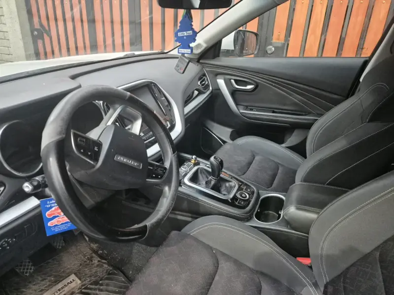 SUV Jetour X70 blanca en buen estado - 4