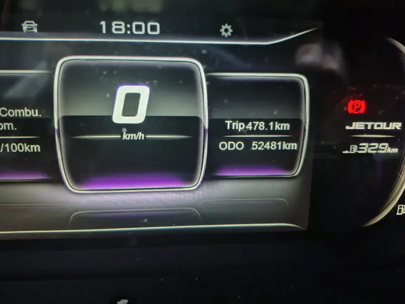 SUV Jetour X70 blanca en buen estado - 5