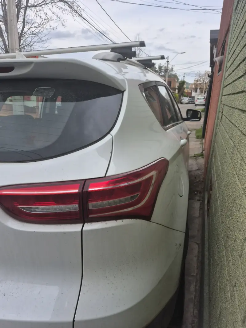 SUV Jetour X70 blanca en buen estado - 6