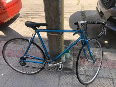 Bicicleta de Ruta Azul para reparar - miniatura 3