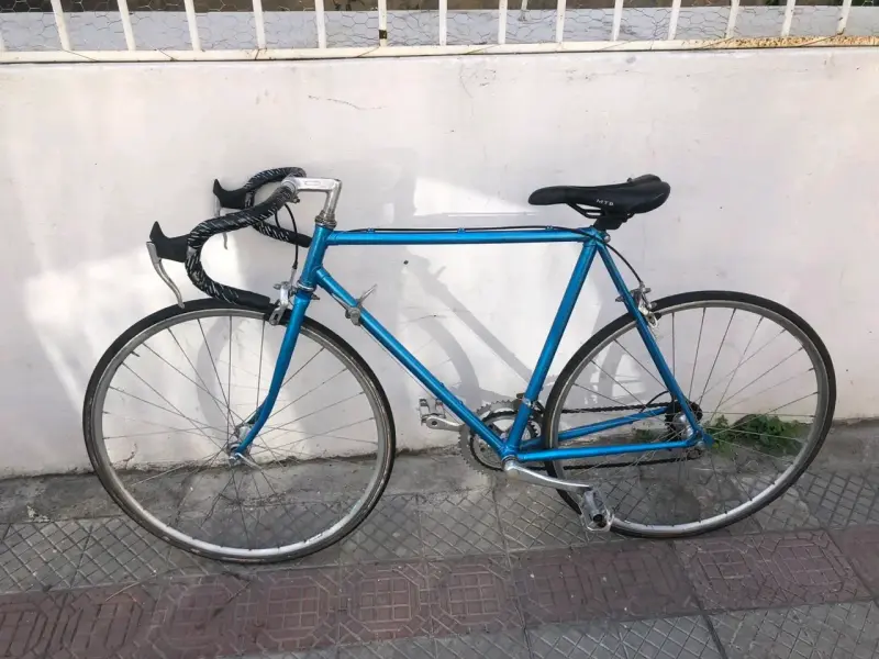 Bicicleta de Ruta Azul para reparar - 4