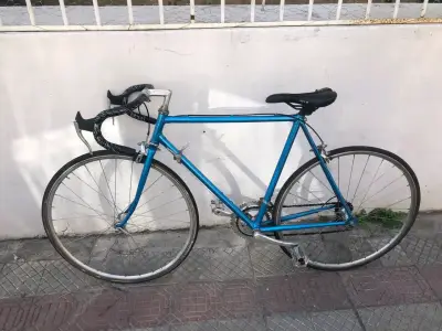Bicicleta de Ruta Azul para reparar - miniatura 4