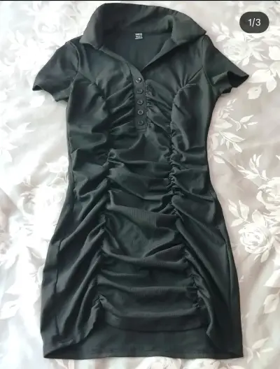 Vestido negro ajustado - miniatura 1