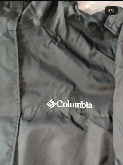 Chaqueta cortaviento  Columbia negra con capucha - miniatura 3