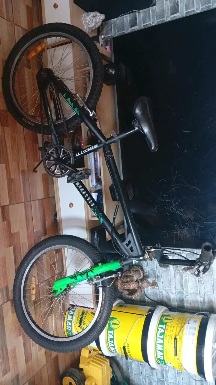 Bicicleta BMX negra y verde para niños - 2