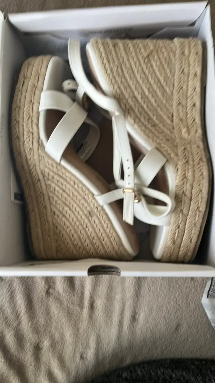 Sandalias de cuña blancas con tiras cruzadas - 3