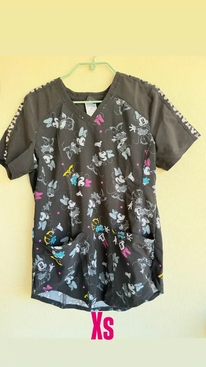 Blusa médica estampada Minnie Mouse - 1