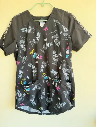 Blusa médica estampada Minnie Mouse - miniatura 2