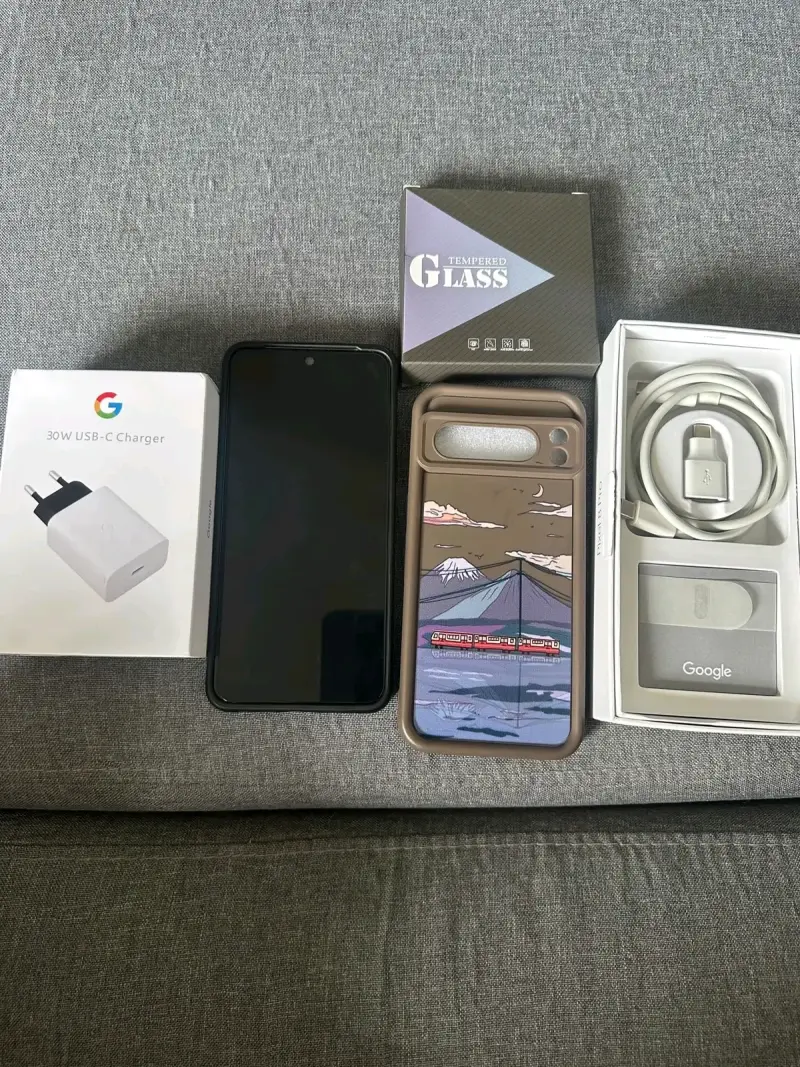 Smartphone Google Pixel con accesorios y cargador - 1