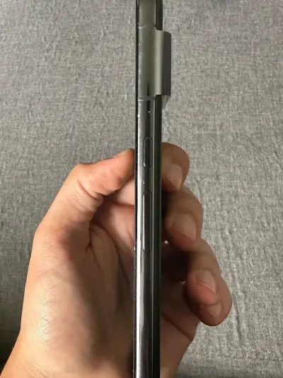Smartphone Google Pixel con accesorios y cargador - miniatura 3