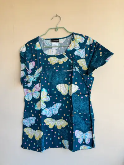 Poleras clínicas S bordadas con nombre - miniatura 1