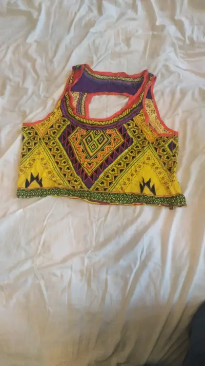 Crop top étnico multicolorido para mujer - miniatura 1
