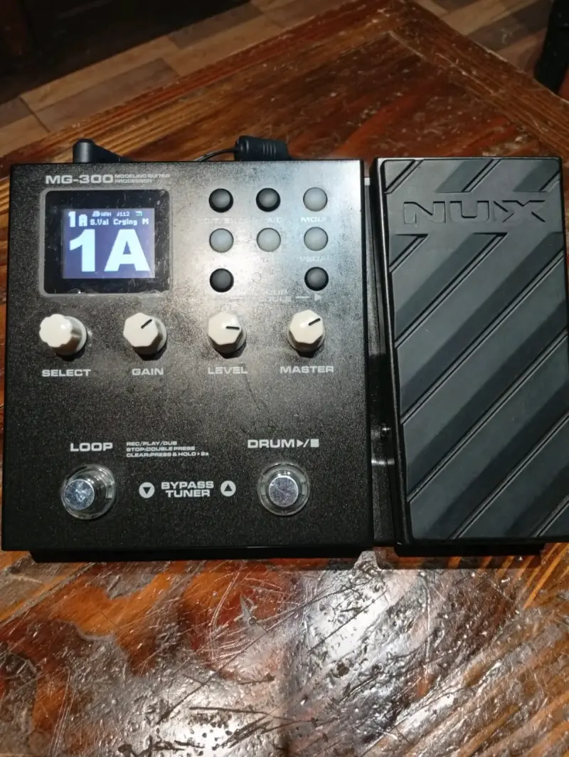 Pedalera de efectos para guitarra NUX MG-300 - 1