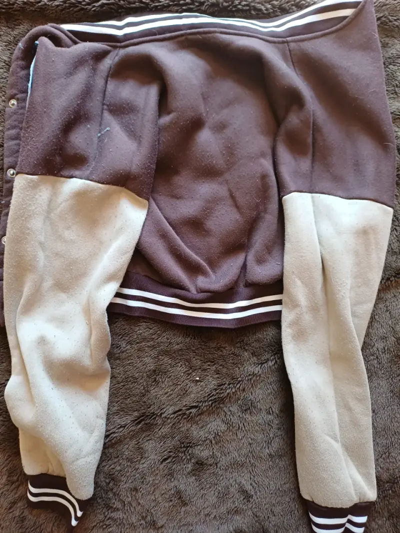 Chaqueta estilo varsity marrón con letra B - 3