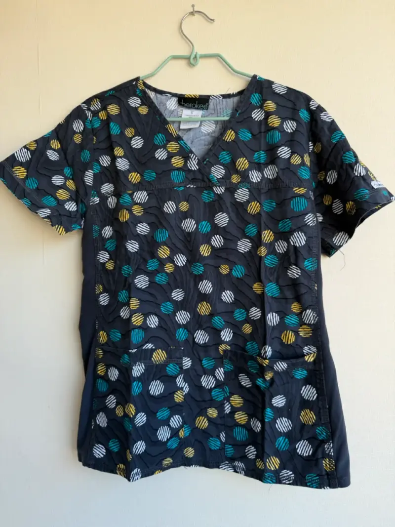 Polera clinica S médica estampada Cherokee