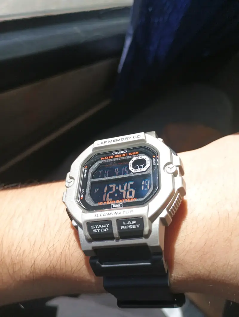 Reloj digital Casio resistente al agua - 2
