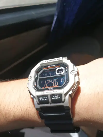 Reloj digital Casio resistente al agua - miniatura 2