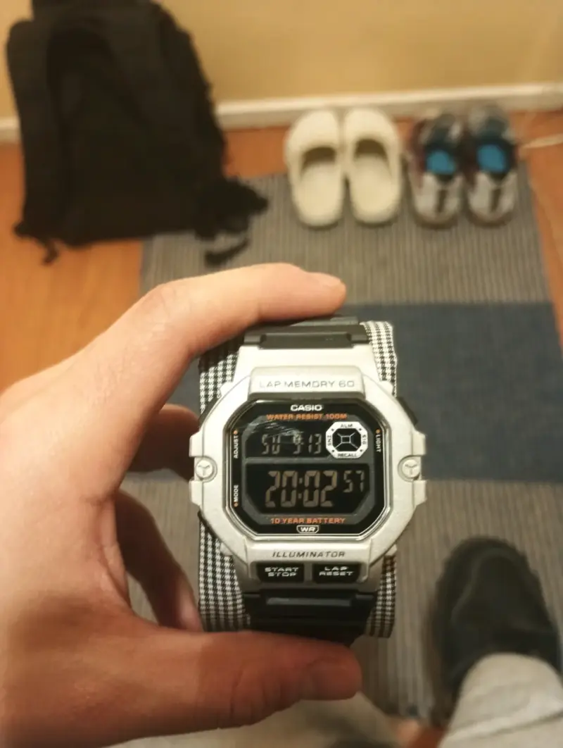 Reloj digital Casio resistente al agua - 4