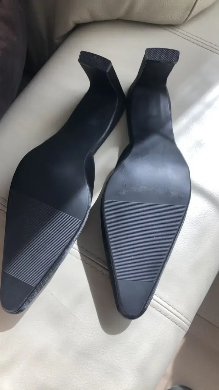 Tacones negros con detalles brillantes Anne Michelle - 2